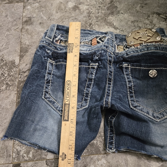 Miss Me Womens? Juniors? Signature Skinny Hand Cut Jean Shorts Size 25 - Picture 3 of 10
